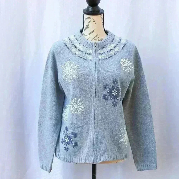 NWT Croft & Barrow size S grey/blue snowflake embroidered zip front sweater Rami - Picture 2 of 16